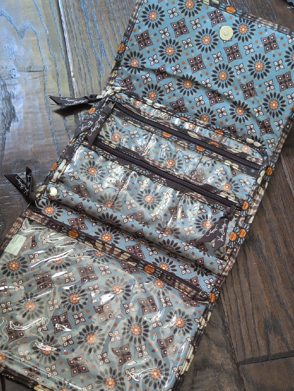 VERA BRADLEY I Quilted Canyon Floral Medallion Print Jewelry Travel Book Folio - Picture 7 of 14